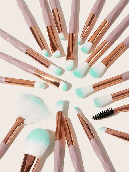 Makeup brushes 2.webp