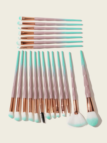 makeup brushes 1.webp